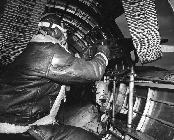B-17 Flying Fortress Waist Gunner Firing in Action WWII WW2 8×10 Photo 39b