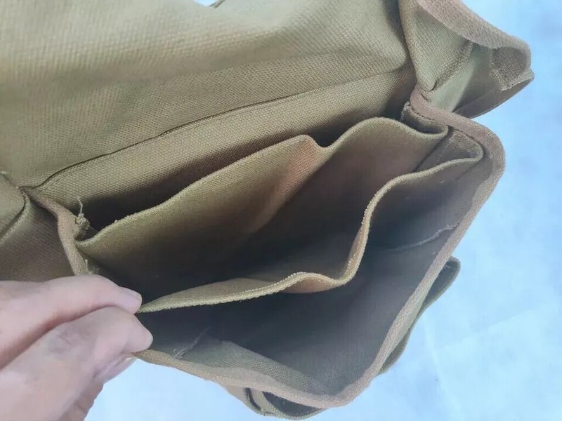 Reproductions WW2 US ARMY M1938 SOLDIER PANZER FIELD MAP BAG KHAKI gallery
