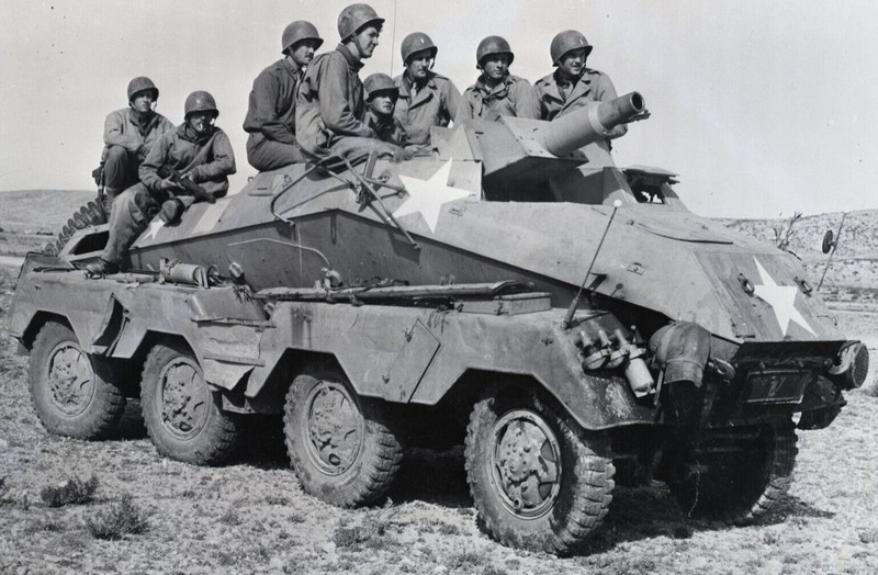 WW II Usa Photo ** Soldiers On Captured Sdkfz233 Armor Car