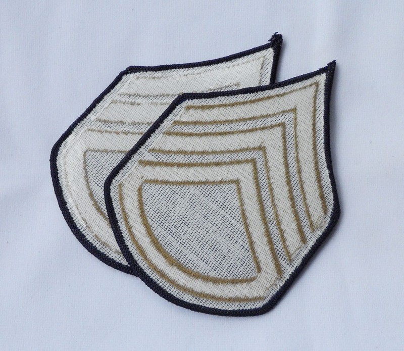 A pair US Army Technician Staff sergeant Rank Badge insignia Patches gallery