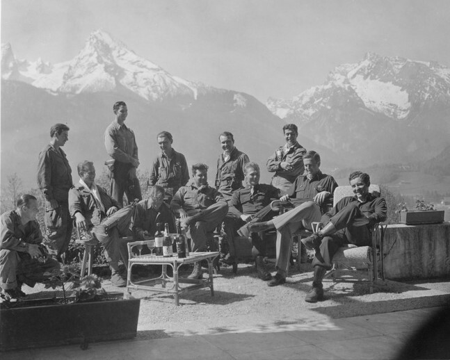 EASY COMPANY 8X10 PHOTO PICTURE WWII US ARMY INFANTRY PARATROOPERS EAGLES NEST