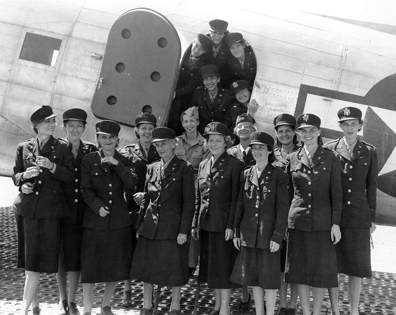 WW2 WWII Photo Bataan POW Nurses Returning Home World War Two / 8048