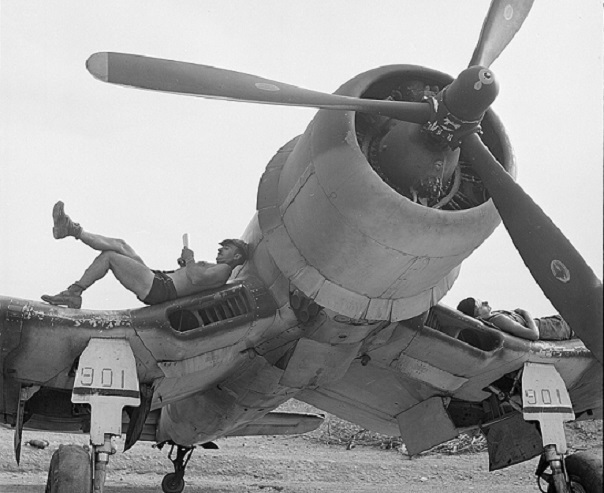 Marines of VMF-222 Bougainville resting on Fighter Plane 8"x 10" WWII Photo 448
