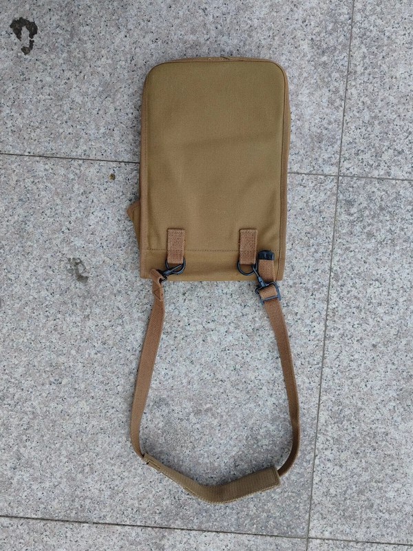Reproductions WW2 US ARMY M1938 SOLDIER PANZER FIELD MAP BAG KHAKI gallery