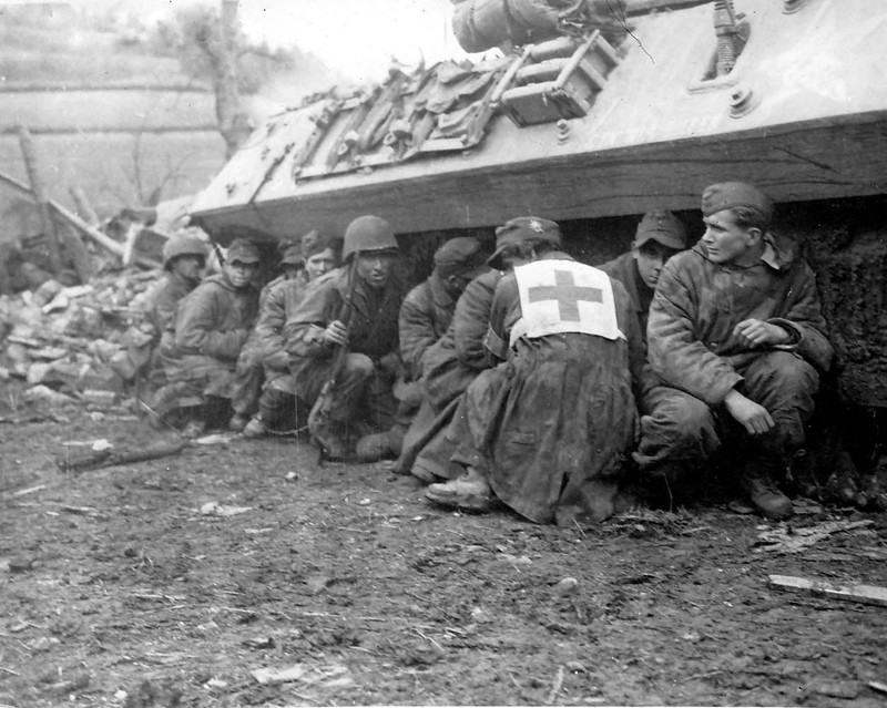 GI’s and German POW take cover World War II WWII WW2 8×10 Photo 900c