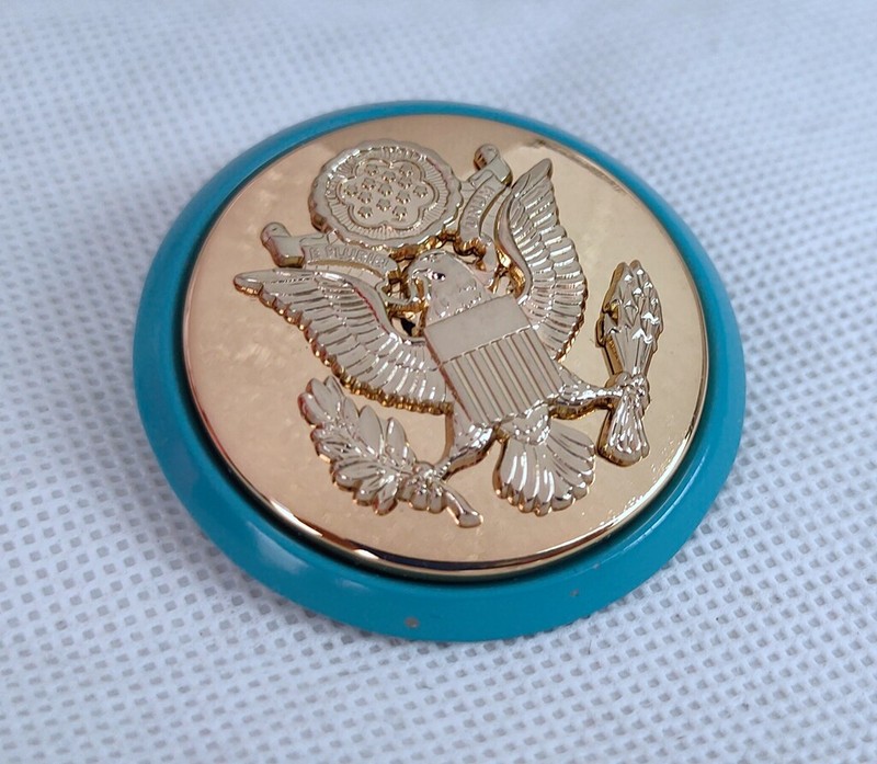 US ARMY ENLISTED SERVICE CAP INSIGNIA BADGE WITH BLUE INFANTRY DISC gallery
