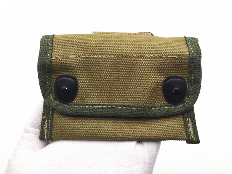 WW2 KOREAN WAR US ARMY KHAKI FIRST AID POUCH WITH HOOK COMPASS BAG
