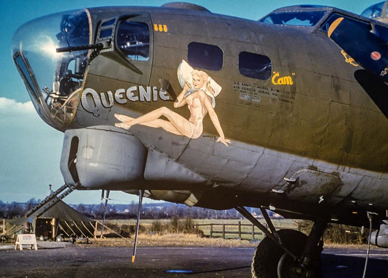 WW2 WWII Photo USAAF B-17G Flying Fortress Nose Art Queenie World War Two 5827