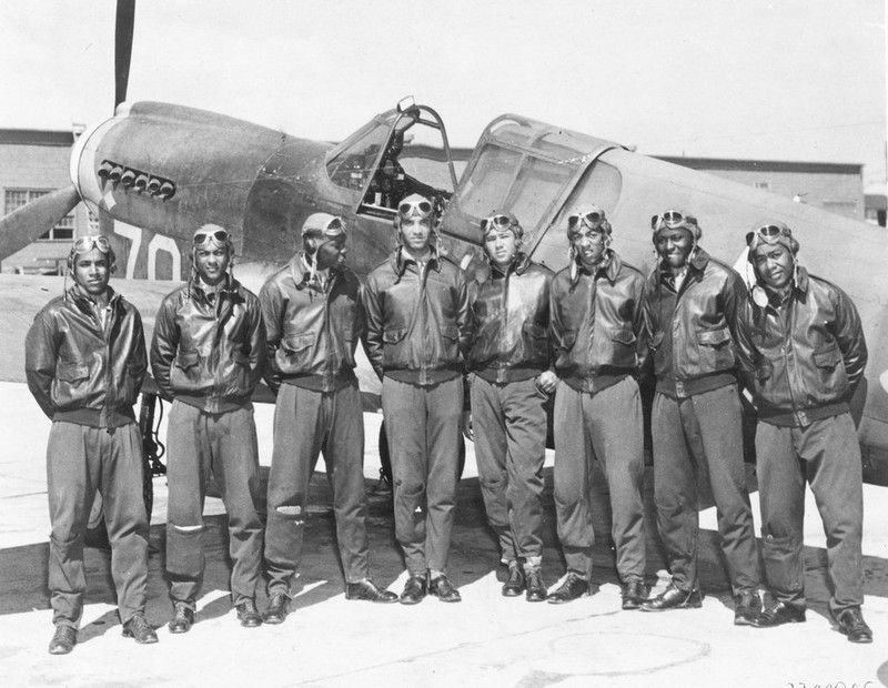 8 x 10 B&W WWII Photo US Tuskegee Airmen with P-40 WW2 / 1015 8X10