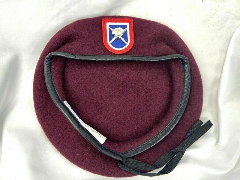 US AIRBORNE DIVISION BERET & INSIGNIA SPECIAL FORCES GROUP RED WOOL HAT 7-1/4