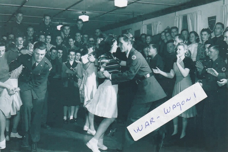 WW II Usa Photo ** US Soldiers Dancing **