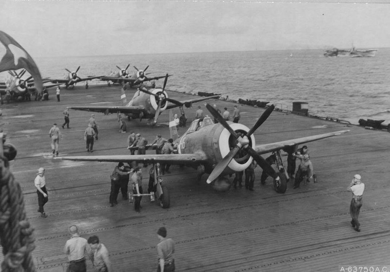 WWII Photo USAAF P-47 Thunderbolts on US Navy Carrier WW2 World War Two / 7025