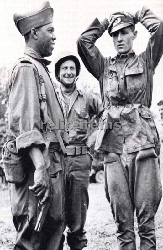 WW2 PICTURE PHOTO US black soldier in front of a German officer POW 6915