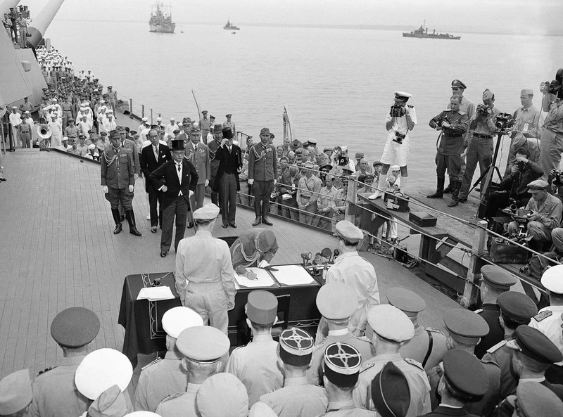 WWII PHOTO JAPANESE SURRENDER USS Missouri WW2 Photo World War Two Japan US Navy