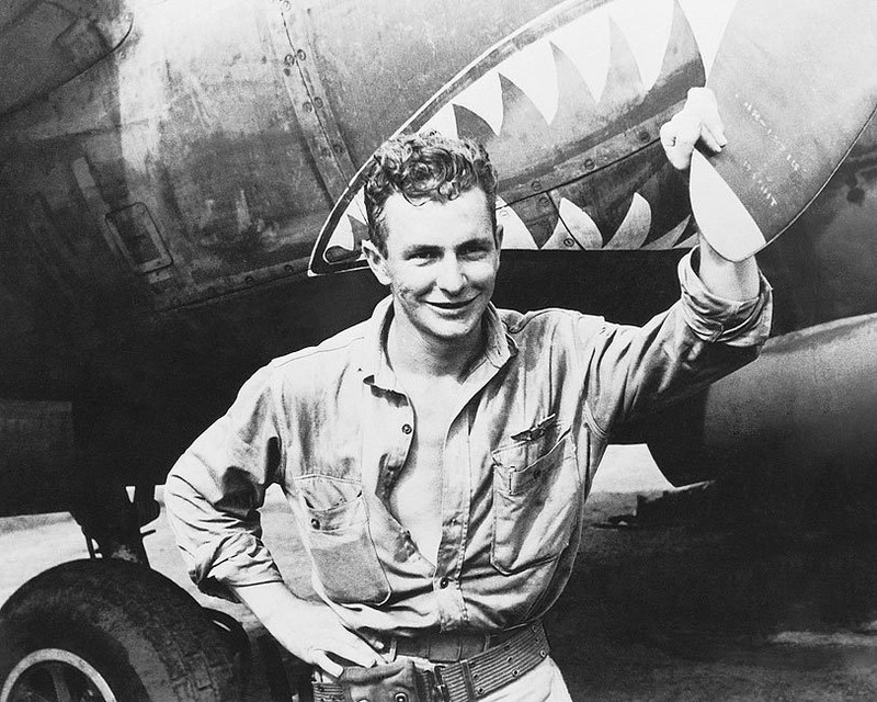 WWII SOLDIER IN NEW GUINEA WITH PLANE 1943 8x10 GLOSSY PHOTO PRINT