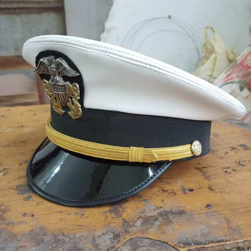 WW2 US Navy Officer Hat Lieutenant Commander Naval Warrant Visor Cap In White gallery