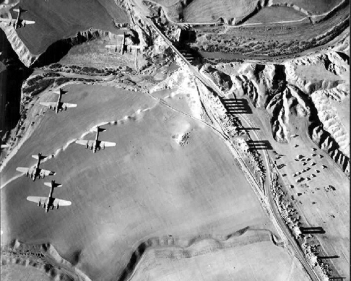 B-17 Flying Fortress Formation in flight Italy Bomb Run WWII WW2 8×10 Photo 519a