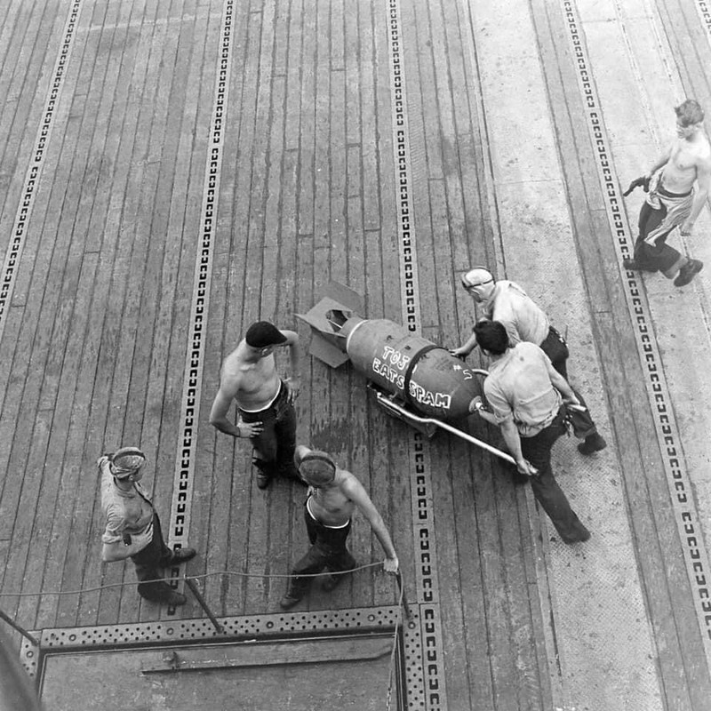 WW2 WWII Photo World War Two / USS Essex CV-9 Flight Deck Photo Tarawa US Navy