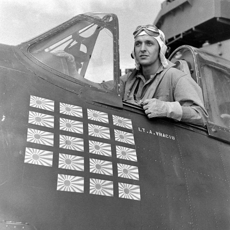 WW2 WWII Photo US Navy Ace Alex Vraciu US Lexington CV-16 World War Two / US046