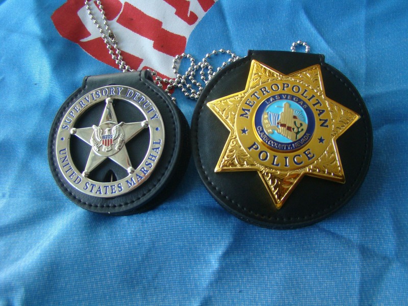 2PCS Us Police Badge Round Holder Leather Belt Clip BLACK ,NO BADGE gallery