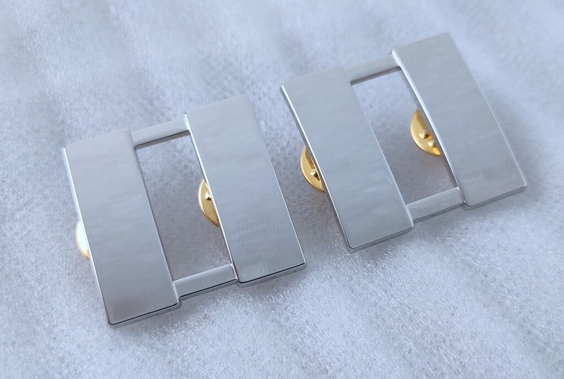 silver PAIR OF U.S. US ARMY OFFICER'S CAPTAIN RANK INSIGNIA BADGE PIN