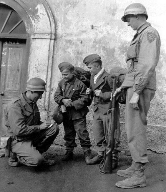 WW2 WWII Photo US Army MP’s & Young German POW’s World War Two Germany / 1833