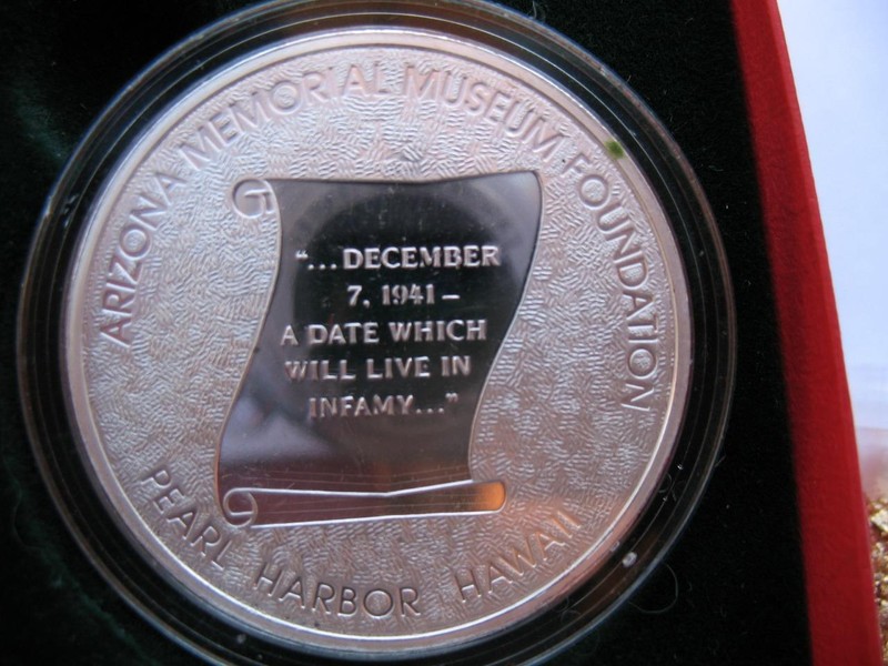 1+.OZ.999 FRANKLIN D ROOSEVELT SILVER COIN WWII DEC 7 1941 PEARL HARBOR + GOLD gallery