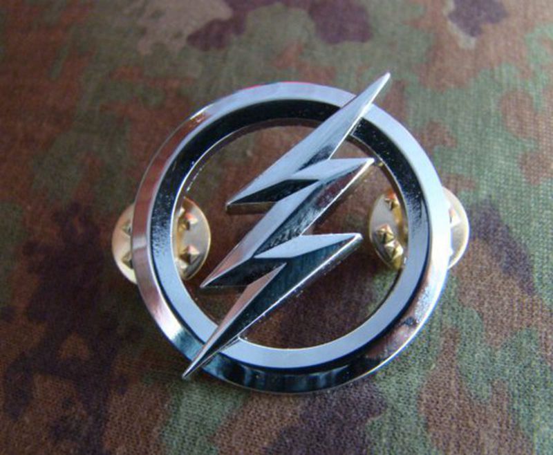 MILITARY PAIR OF US THE FLASH METAL BADGES GOLD SILVER PERSONALITY BADGE gallery