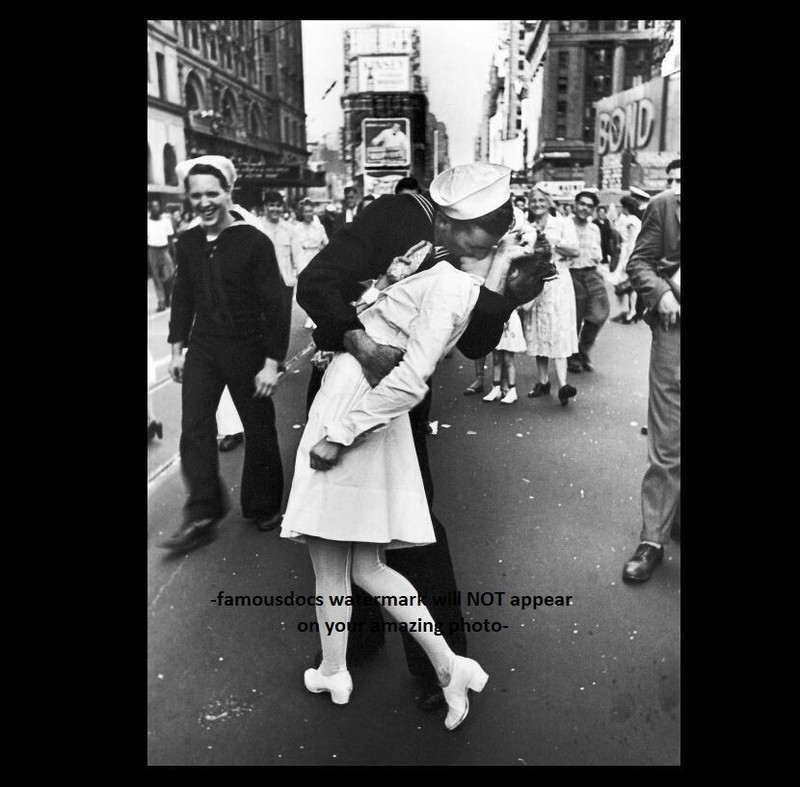 V-J Day Times Square Kiss PHOTO Navy Sailor Nurse World War II FAMOUS KISS!
