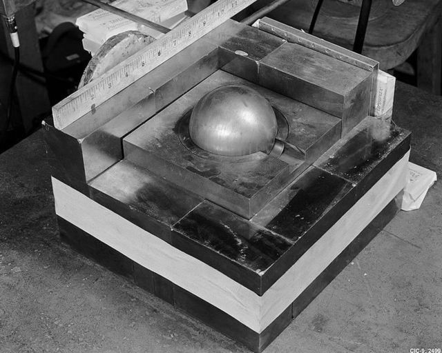 Atomic Bomb “Nucleus of the Devil”reenactment of the 1946 incident Photo8.5×11
