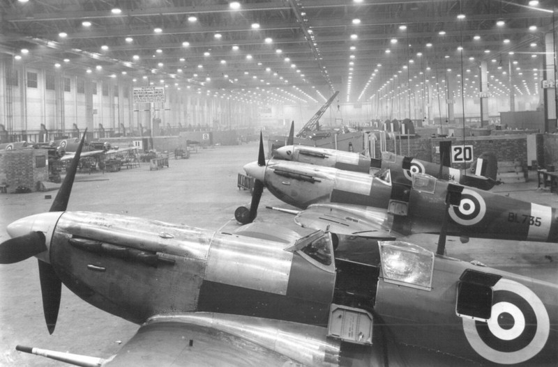 WW2 WWII Photo World War Two / British Spitfire Factory Photo Assembly Line