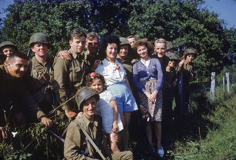 WW2 WWII Photo World War Two US Troops Scenes from Avranches Normandy July 1944