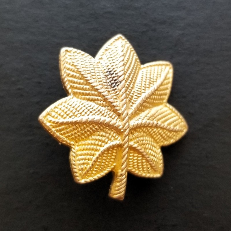 First release WWII US Army Air Force Gold Major Officer Rank Oak Leaf Pin C-clip gallery