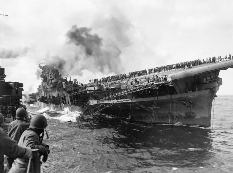 WW2 WWII Photo USS Franklin On Fire CV-13 March 1945 US Navy World War Two 7332