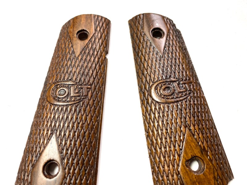 WWII WWI US ARMY COLT M1911 M1911A1 .45 WOODEN PISTOL GRIPS-COLT DESIGN