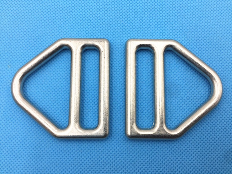 WW2 US paratrooper t-5 parachute bag triangular buckle 2PCS gallery