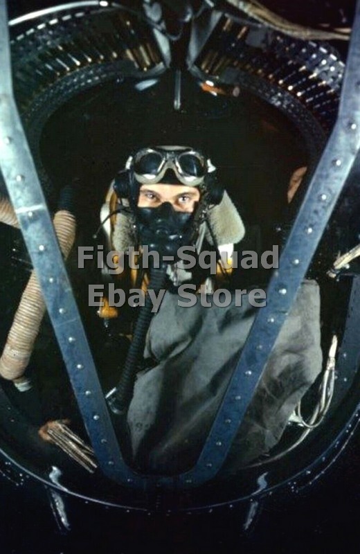 WW2 Picture Photo machine gunner in the plane 6097