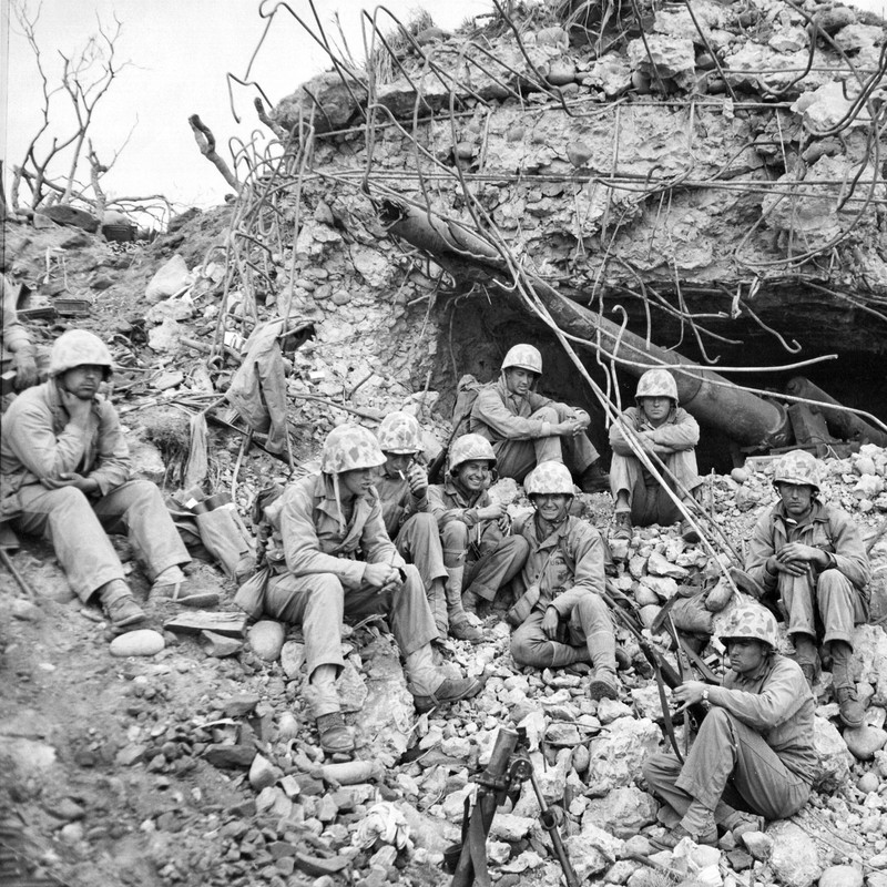 WWII Photo US Marines on Iwo Jima March 1945 USMC World War Two WW2 / 1874