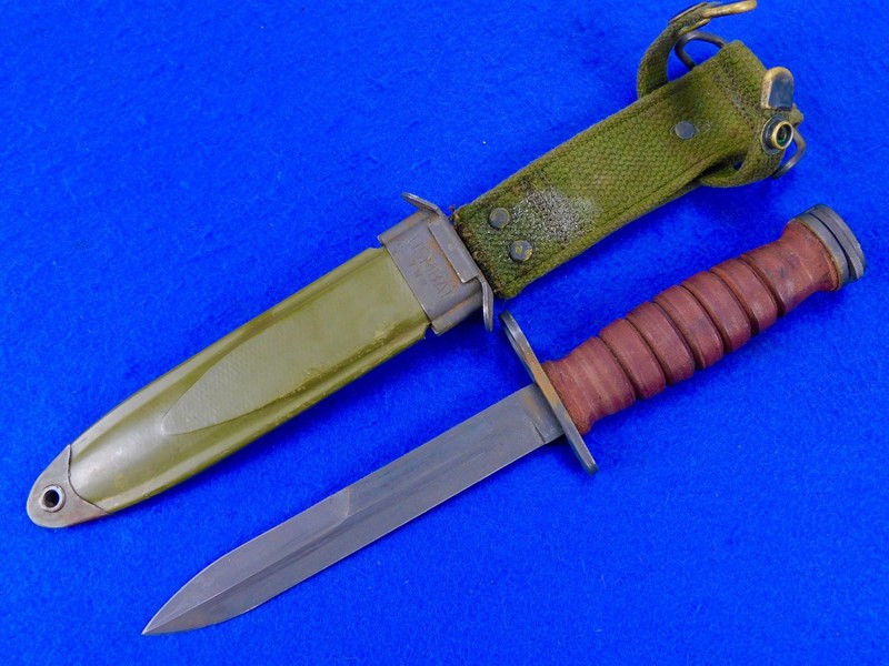 Reproduction US WW2 Camillus Bayonet with Vietnam Scabbard