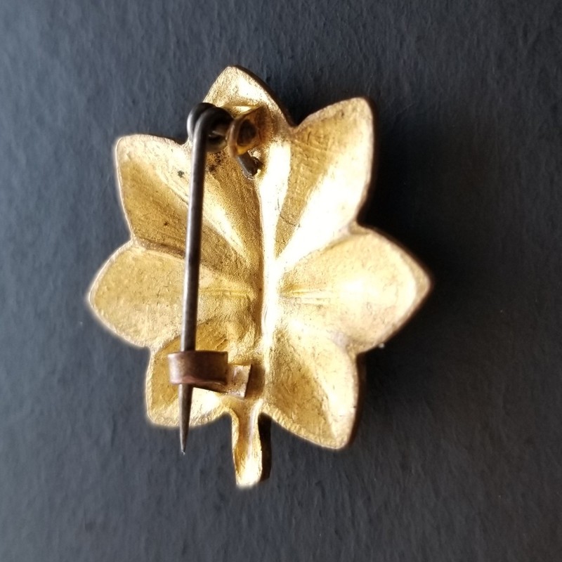 First release WWII US Army Air Force Gold Major Officer Rank Oak Leaf Pin C-clip gallery