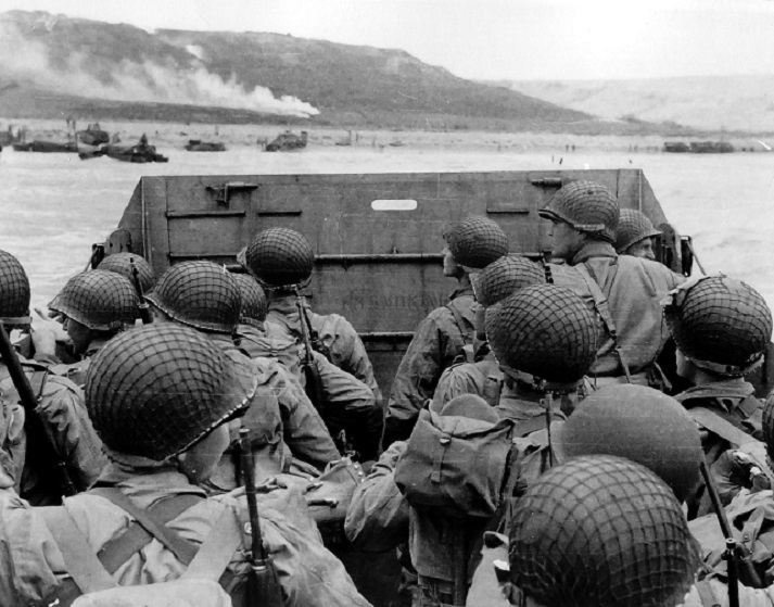 Landing Craft approaching Omaha Beach on D-Day 8″x 10″ World War II 2 Photo 463