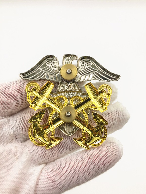 Metal large US Navy Officer Cap Badge Pin gallery