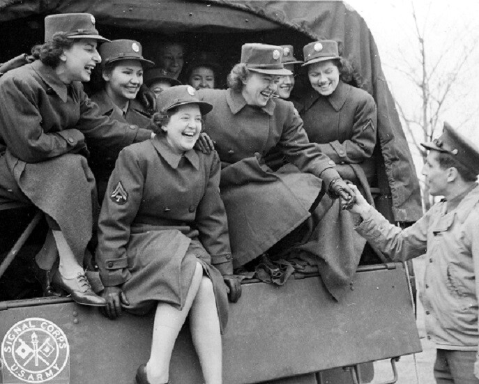 W.A.A.C. Recruits helped off Personal Carrier 8X10 WWII WW2 Photo 24a