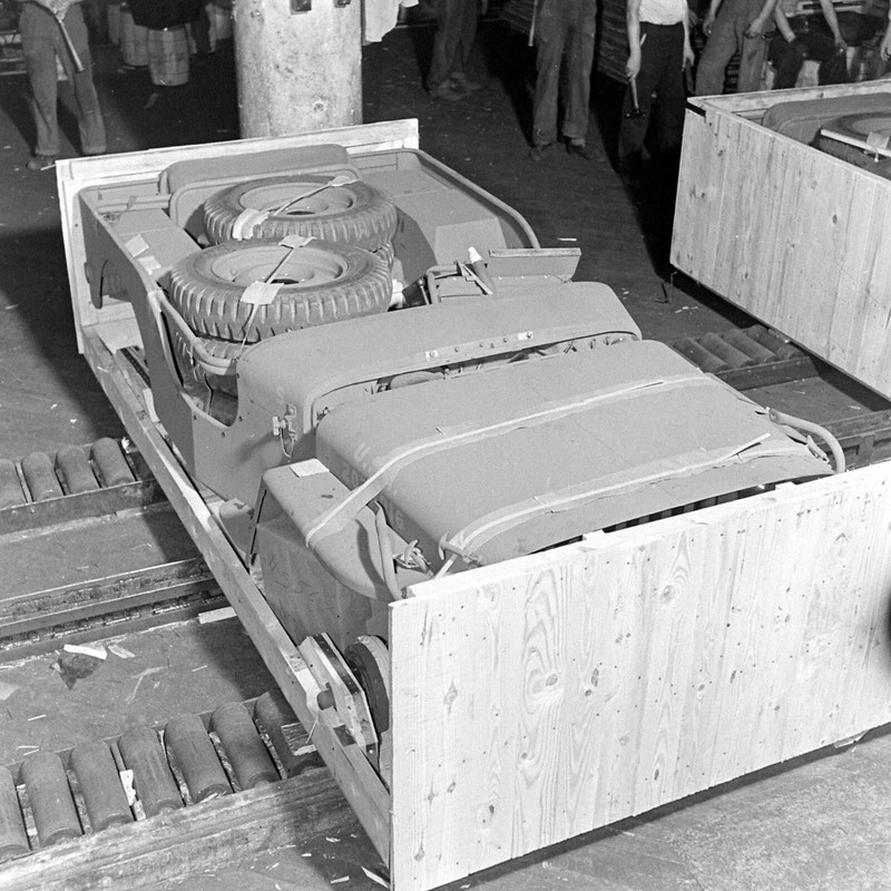 WW2 WWII Photo World War Two / US Army Willys Jeep in Crate Toledo Ohio 1942