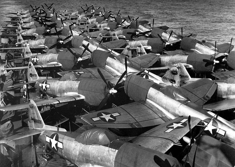 WW2 WWII Photo P-47 Fighters on USS Casablanca Guam Bound World War Two / 7208