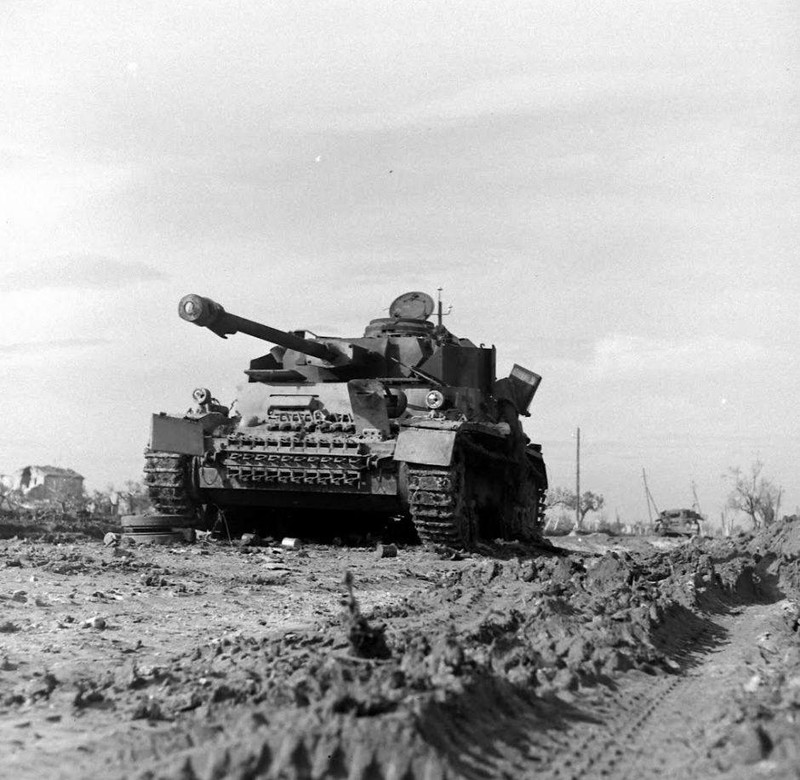 WWII Photo German Pzkpfw. IV Knocked Out Italy 1944 WW2 B&W World War Two/ 4123