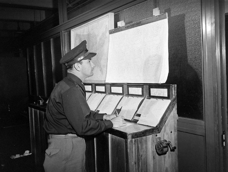 WW2 Photo WWII USAAF B-17 Aircrews Training McDill 1942 World War Two / 5279