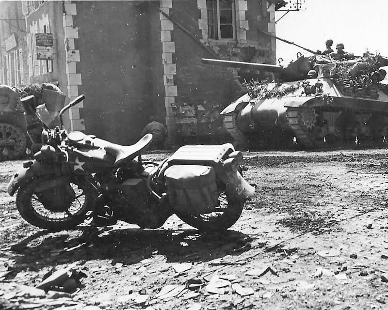 Camouflaged M10 Tank Destroyer And Harley Davidson WWII WW2 8x10 Photo 894c