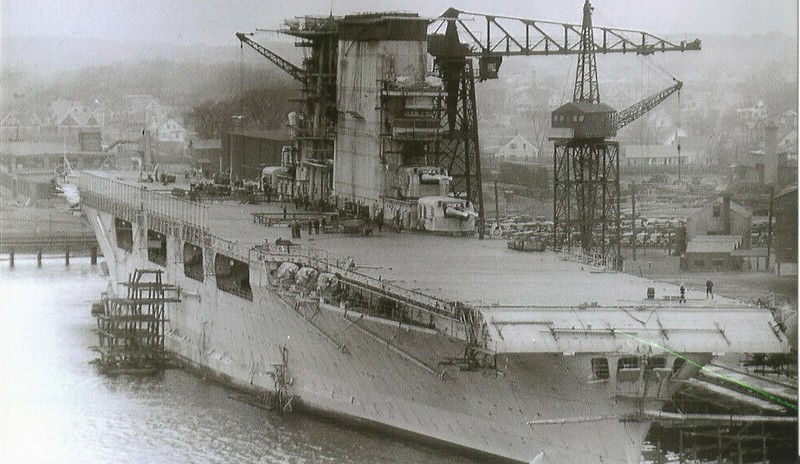 WW II Usa Photo — 1927 – USS Lexington Under Construction
