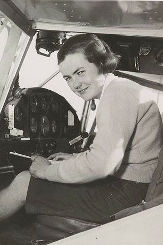 woman learning to fly a plane WW2 Photo Glossy 4*6 in P032